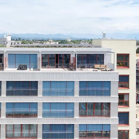Apartment Modern With Balcony View & Workspace *