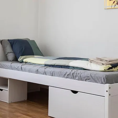 Family - 3 Bedrooms Sleeps 7 Zurich