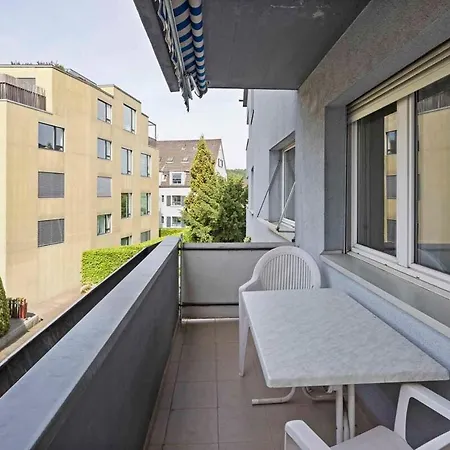 Family - 3 Bedrooms Sleeps 7 Apartment
