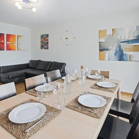 Family - 3 Bedrooms Sleeps 7 Apartment Zurich