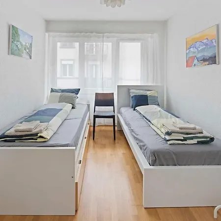 Family - 3 Bedrooms Sleeps 7 Apartment Zurich