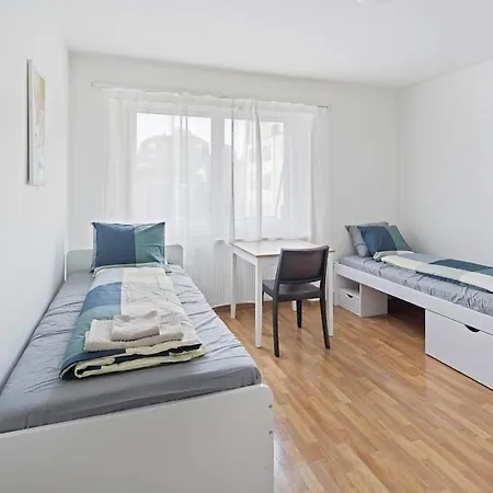 Family - 3 Bedrooms Sleeps 7 Apartment Zurich