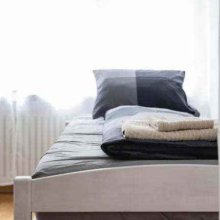 Family - 3 Bedrooms Sleeps 7 Apartment *