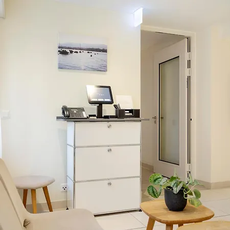 - Kieselgasse 4* Zurich