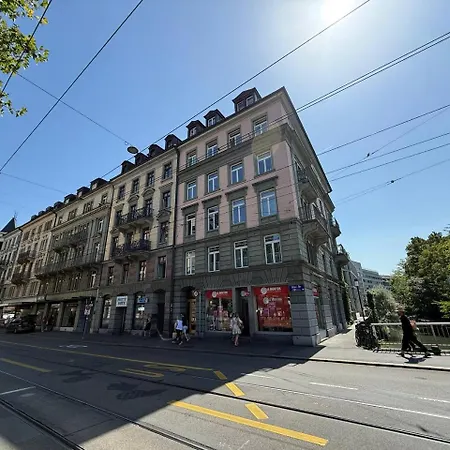 Loewenplatz Near Station By Airhome Apartment