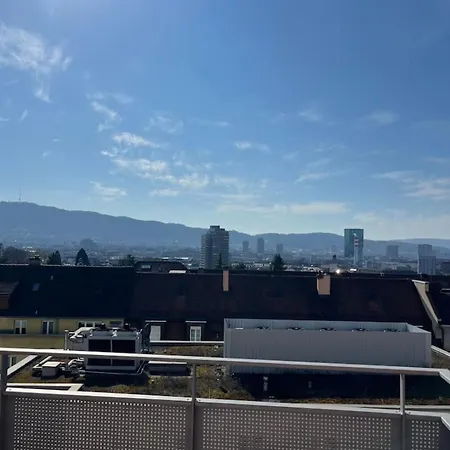 Stylish 2br With Stunning Views - Tilia 41