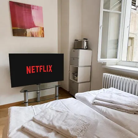 Cozy In The Heart Of - Stork 25 Apartment
