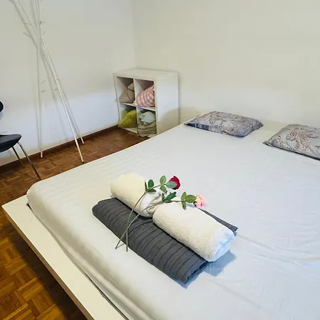 Side Center In Friendly Area * Zurich
