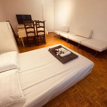 Side Center In Friendly Area Apartment