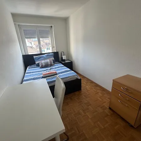 Apartment Side Center In Friendly Area *