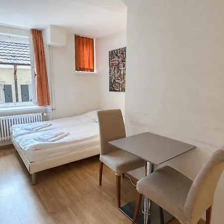 Cozy In The Heart Of - Stork 25 Apartment