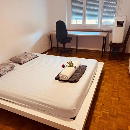Side Center In Friendly Area Apartment *