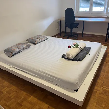 Side Center In Friendly Area * Zurich