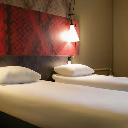 Ibis West 3*