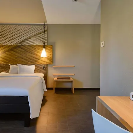 Ibis West 3*