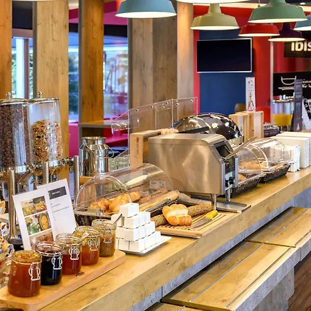 Hotel Ibis West 3*