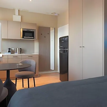- Franklinstrasse 4* Zurich