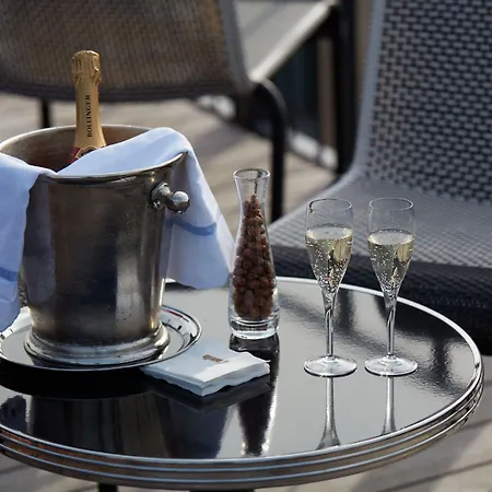 Boutique Josef Hotel