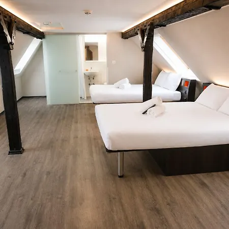 Easyhotel Main Station Hotel