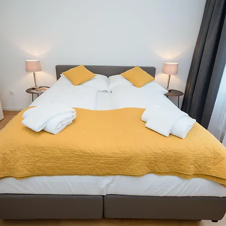 Furnished Homes *