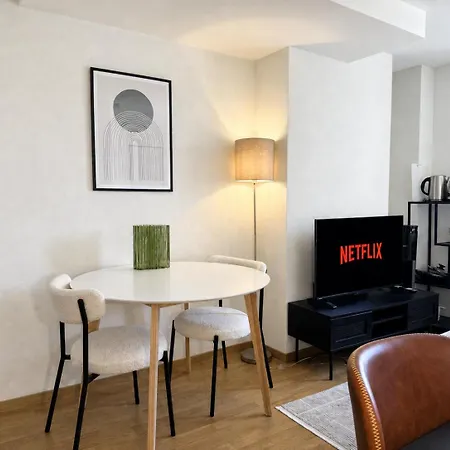 In A Perfect Location - Stork 35 * Zurich