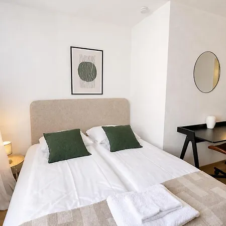 In A Perfect Location - Stork 35 Apartment *