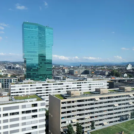 Hotel Renaissance Tower