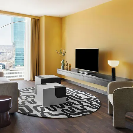Renaissance Tower 5* Zürich