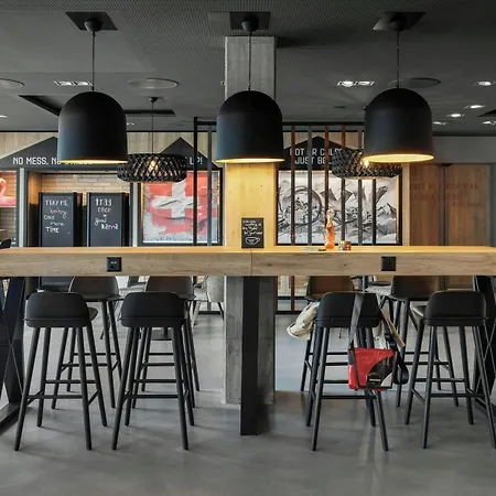 Moxy Hotel 3*