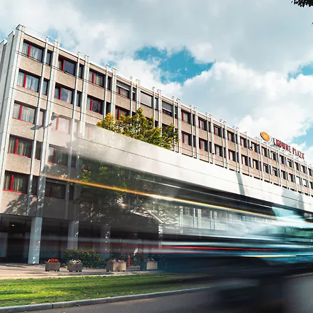 Crowne Plaza Zürich, An Ihg
