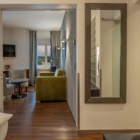 Hotel Plaza 4*