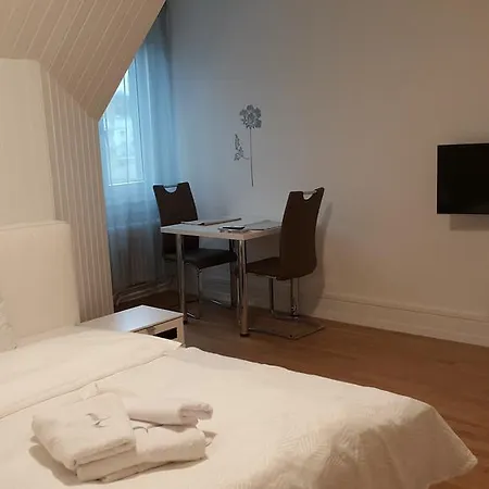 Bed & Breakfast Serviced House *