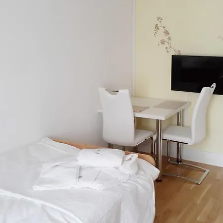 Serviced House Bed & Breakfast *