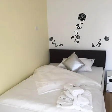 Serviced House Bed & Breakfast