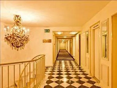 Hotel Astor & Serviced 3*