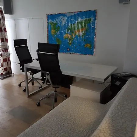 Old Town, All Mod Cons Apartment