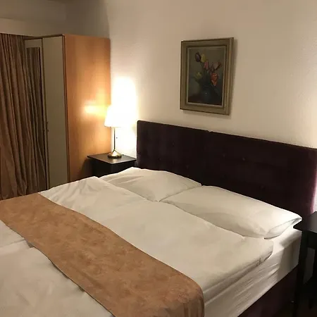 Center - Bellevue Hotel