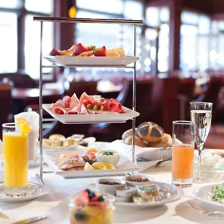 Ascot Hotel 4*