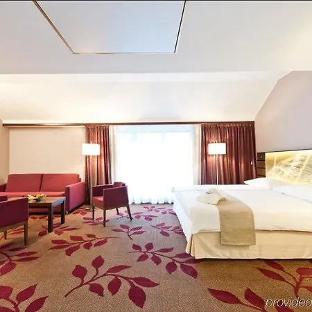 Ascot Hotel 4*