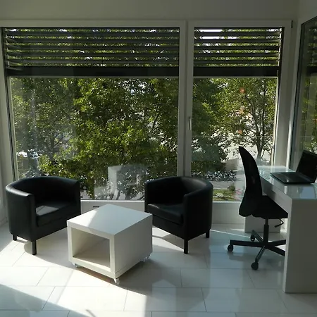 Iq130 Aparthotel 3*