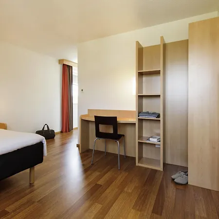 Hotel Ibis West