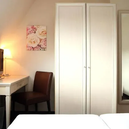 Neufeld Hotel