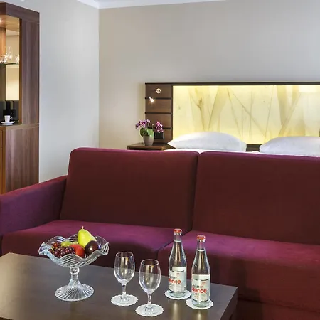 Ascot Hotel 4*