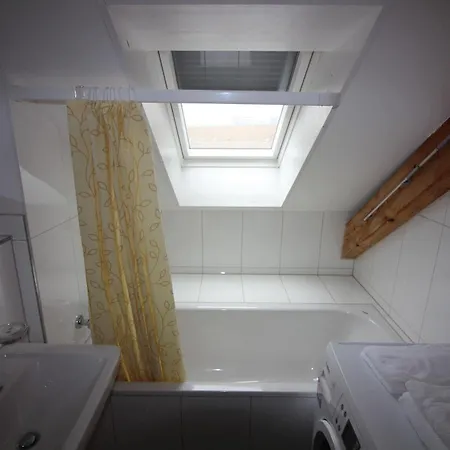 Swiss Star Hard Bridge Apartment *