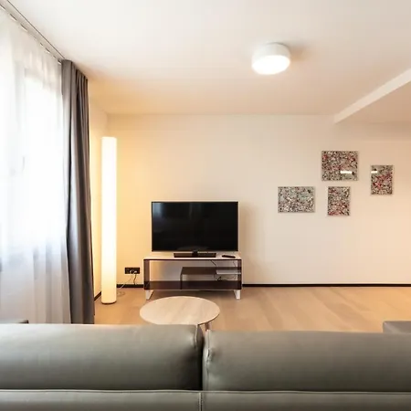 Apartment Ema House Serviced Superior Downtown