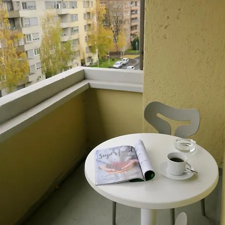 Apartment Furnished Homes *