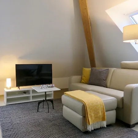 Apartment Furnished Homes *