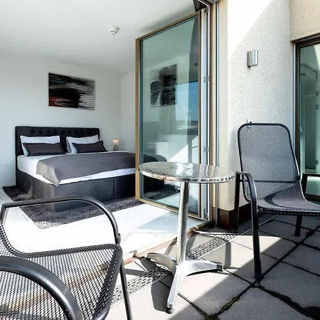 Aparthotel Iq130 3*