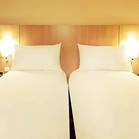 Hotel Ibis West 3*