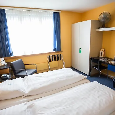 X-tra Hotel 3*